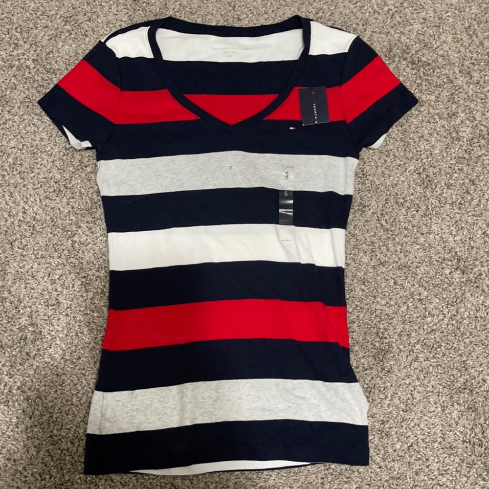Cute striped Tommy Hilfiger shirt🤍💙❤️